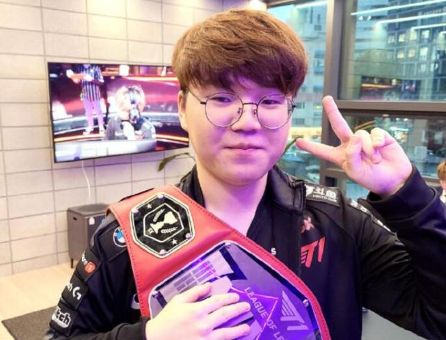 特别强调 特别强调